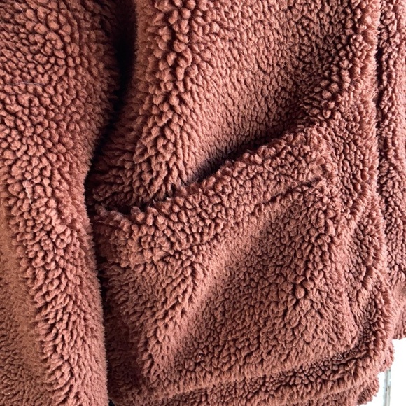 Elodie Nordstrom faux shearling rust brown, zip closure, pocket, collar jacket. - Picture 3 of 16